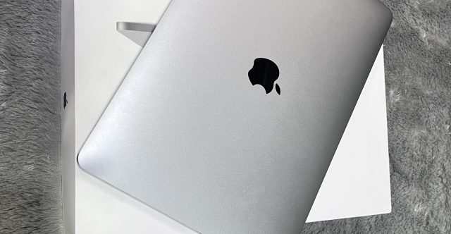 Cek macbook second